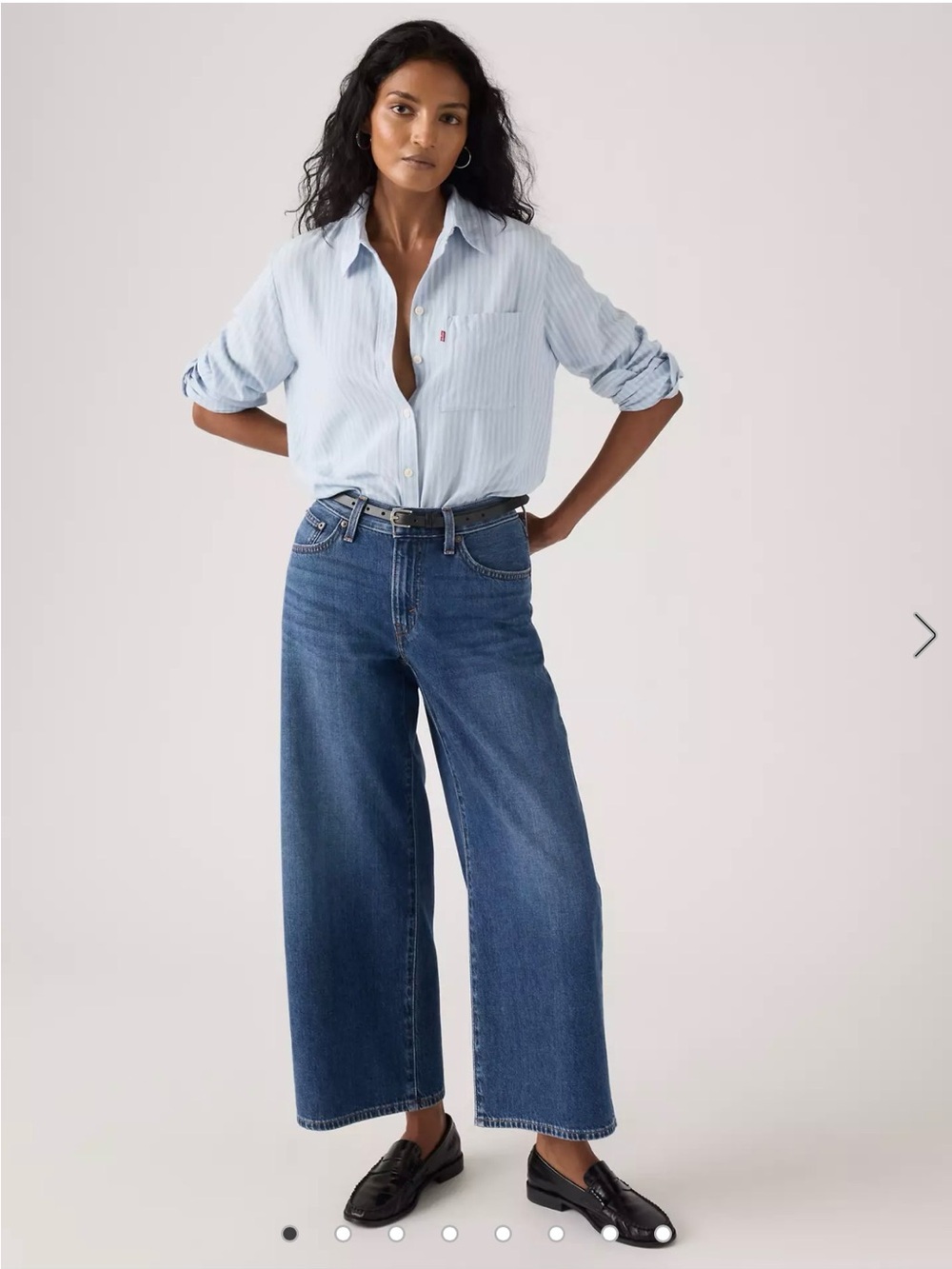 Levis Middy Wide Leg ankle Jeans in  Blue 26x27
Color kiss my feet